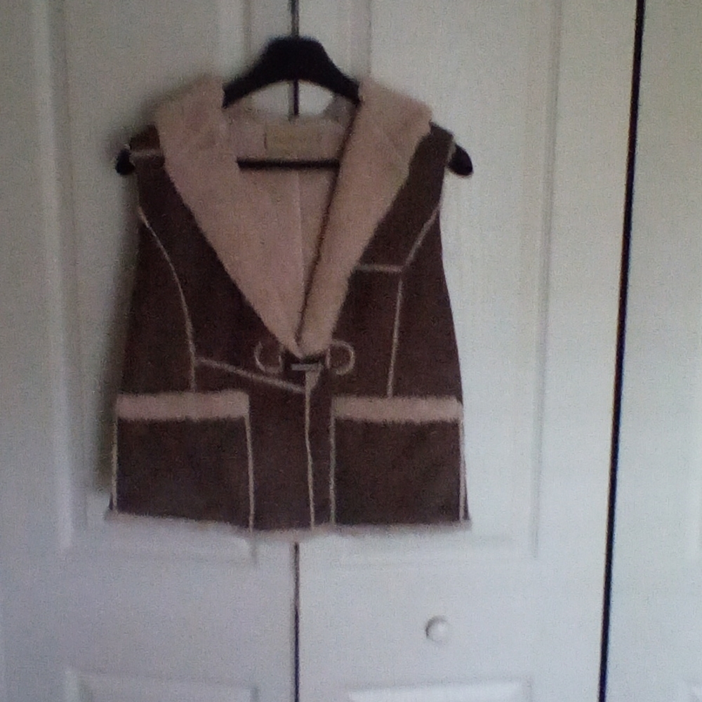 Ladies faux fur lined suede sleeveless Jacket.